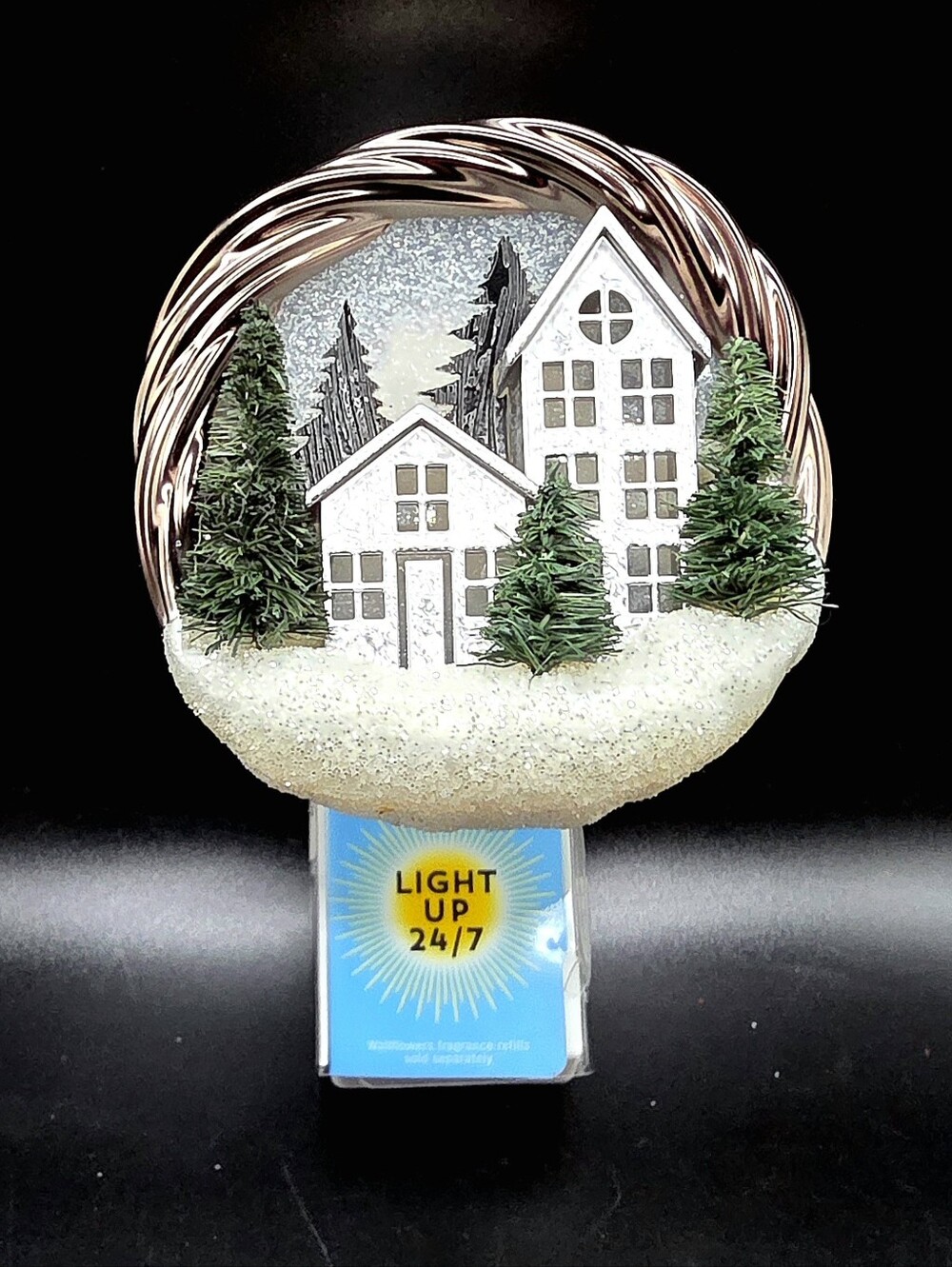 New Scenic Winter Wreath Wallflower Nightlight Fragrance Plug Bath & Body Works